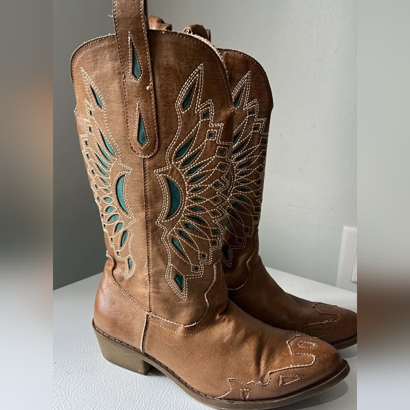 Coconuts by Matisse Brown and Teal Ankle Boots - Picture 3 of 9